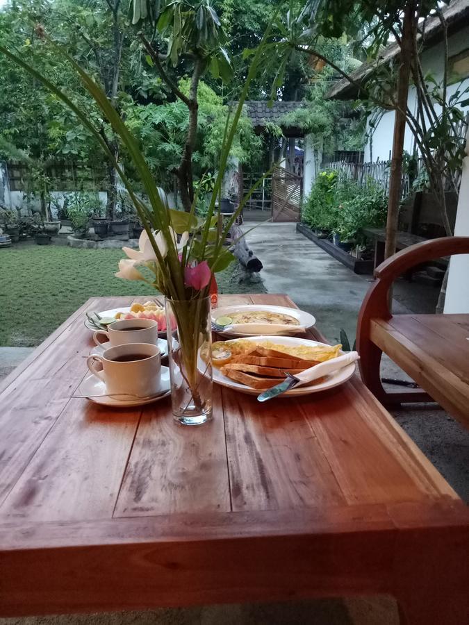 Dili Gili Bed & Breakfast กีลีตราวางัน ภายนอก รูปภาพ
