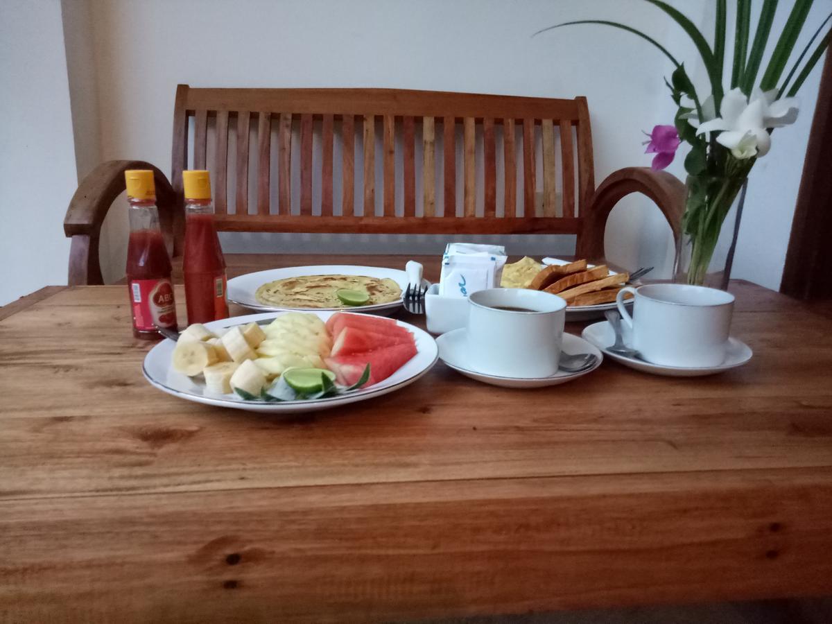Dili Gili Bed & Breakfast กีลีตราวางัน ภายนอก รูปภาพ