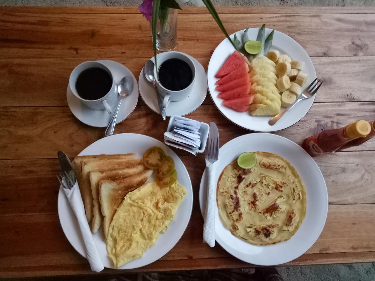 Dili Gili Bed & Breakfast กีลีตราวางัน ภายนอก รูปภาพ
