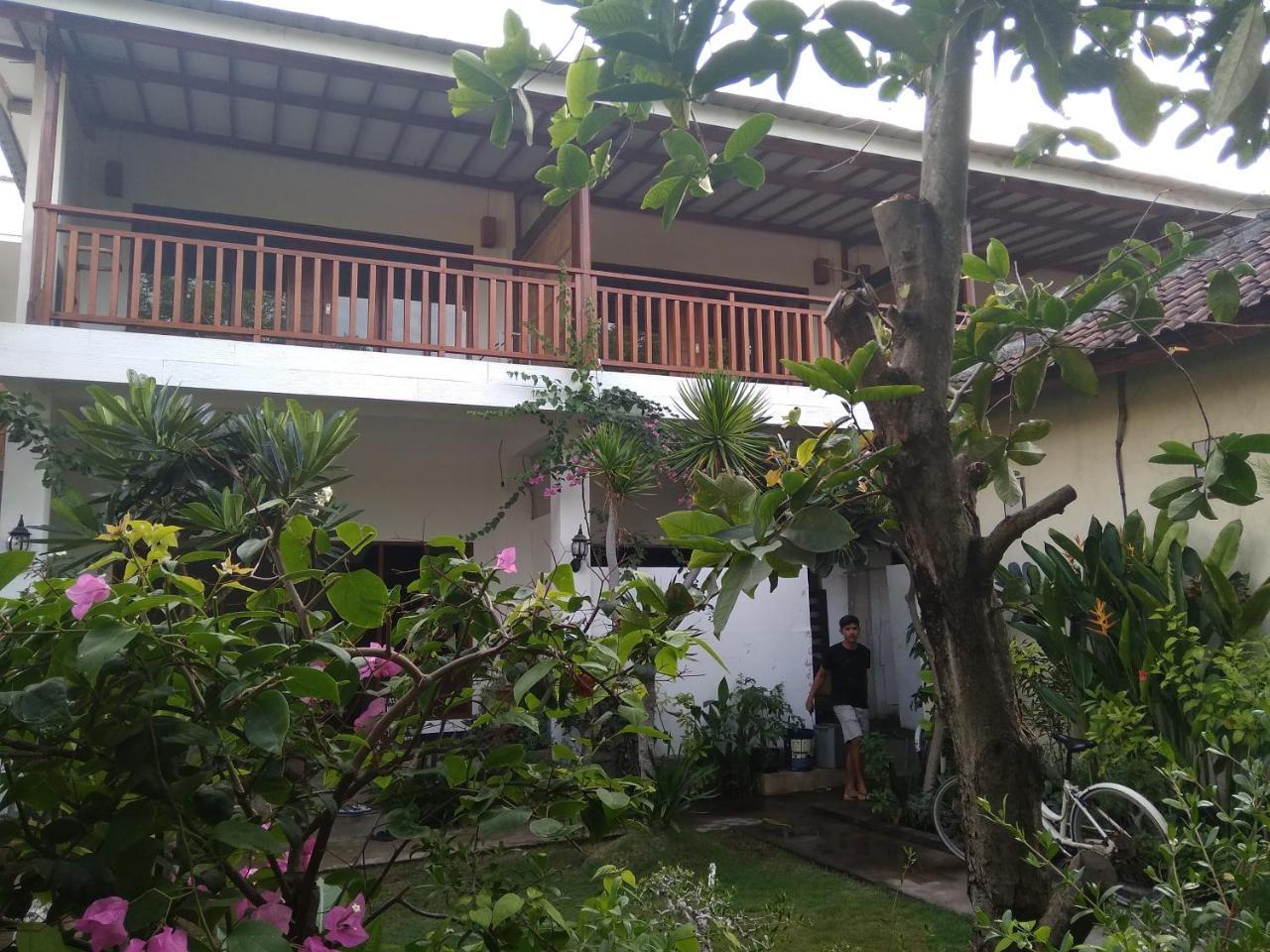 Dili Gili Bed & Breakfast กีลีตราวางัน ภายนอก รูปภาพ