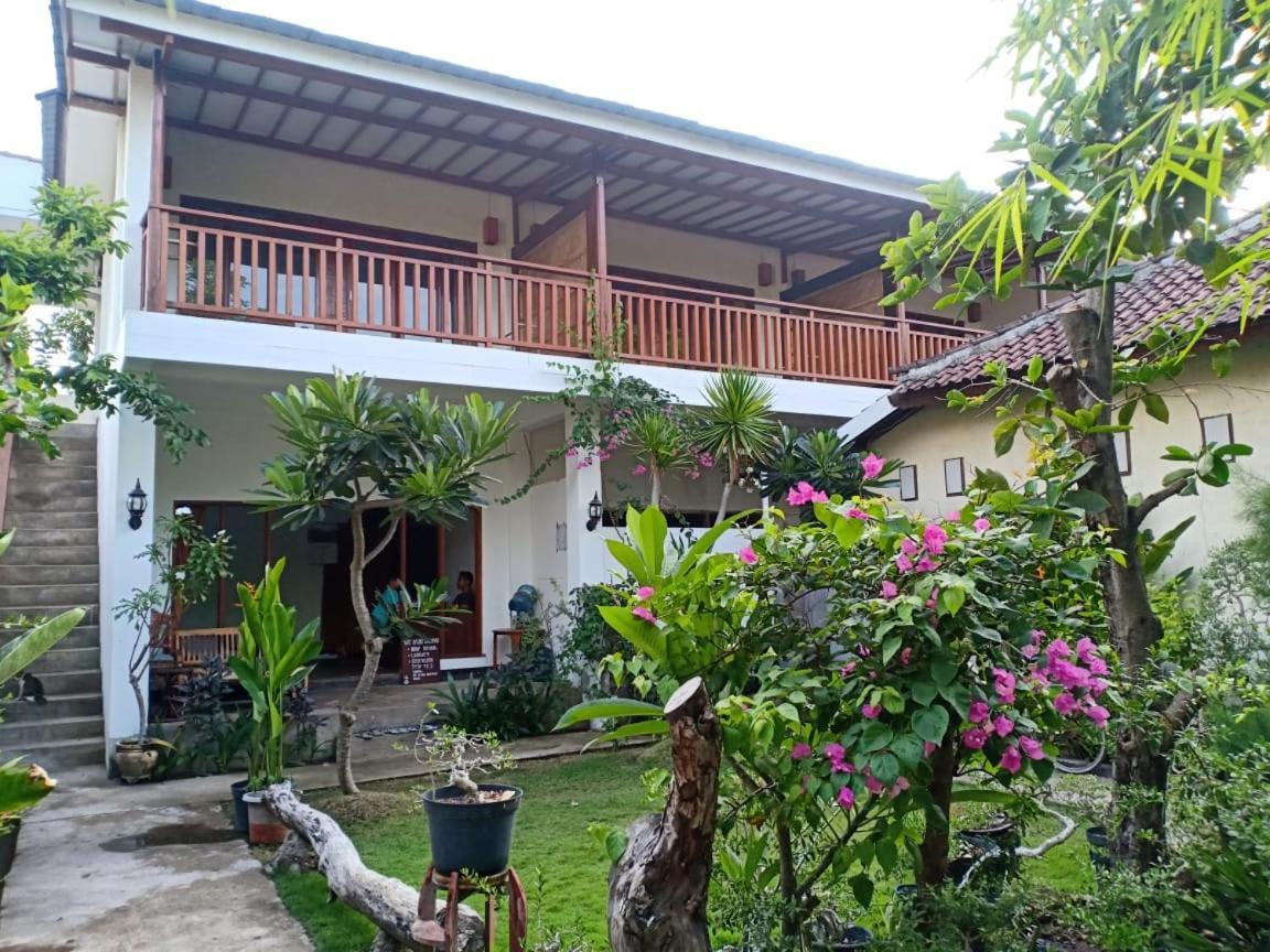 Dili Gili Bed & Breakfast กีลีตราวางัน ภายนอก รูปภาพ